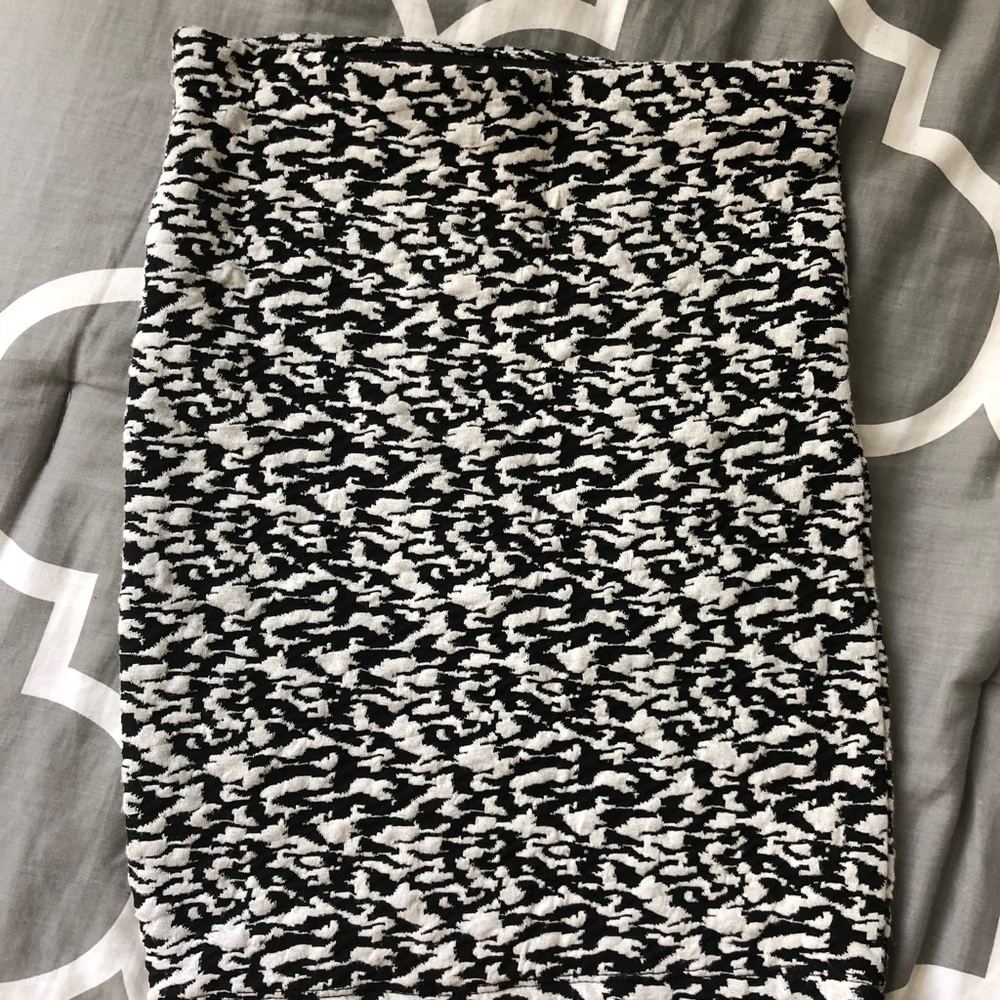 H&M black and white stretchy skirt.